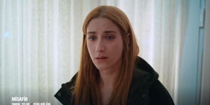 Gece Kendisine Yapılan Sürpriz Karşısında Duygulanıyor