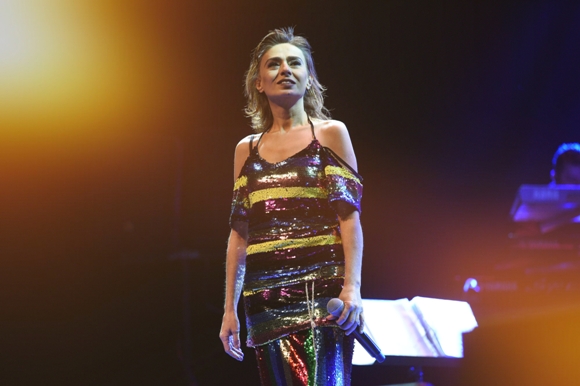 Yıldız Tilbe' nin Harbiye Kombini