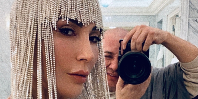 Hande Yener İkonik Kraliçe 'dan Hamamda İkonik Pozlar.