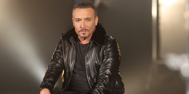 Cenk Eren ‘e Sezen Aksu Eli Değdi.