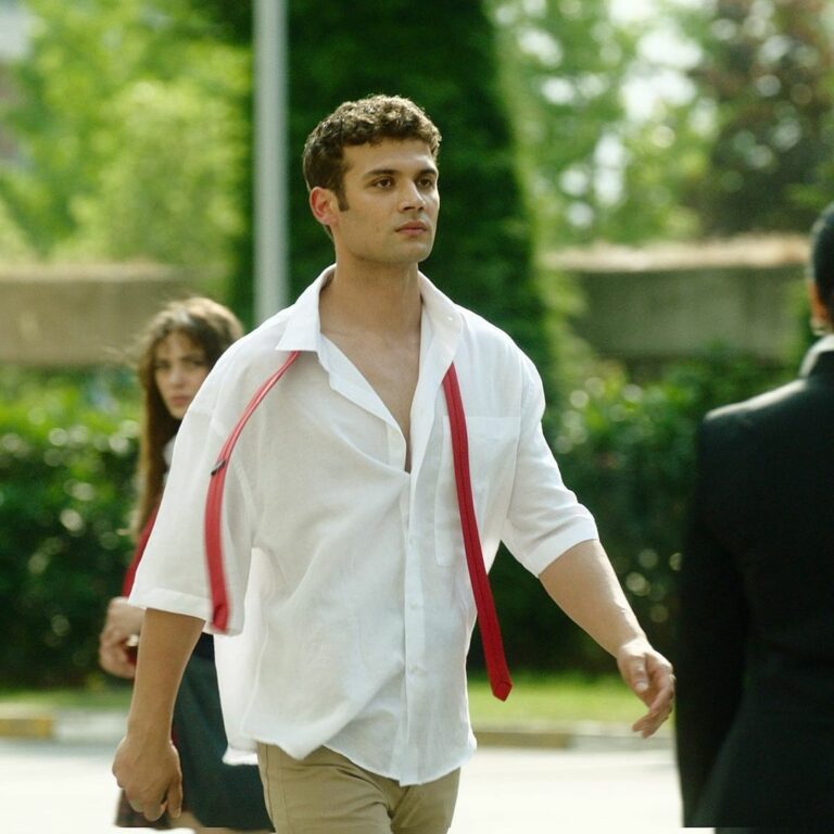 Caner Topçu Kimdir?