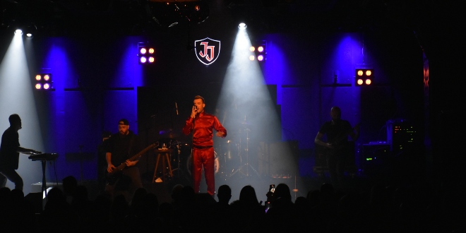 Cem Adrian’ dan Jolly Joker Vadi İstanbul ‘da Muhteşem Bir Müzik Ziyafeti…