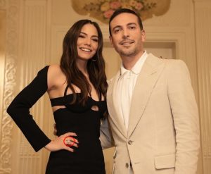 Oğuzhan Koç İle Demet Özdemir' in Evlilik Pozu