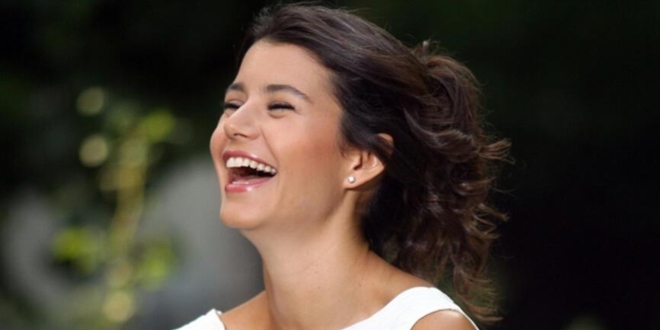 Beren Saat Yeni İmajıyla Hayranlarını Şaşırttı!...