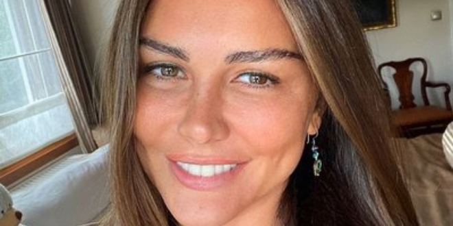 Selen Görgüzel Sesi Ve Güzelliğiyle Ankara' yı Yeniden Fethetti!...