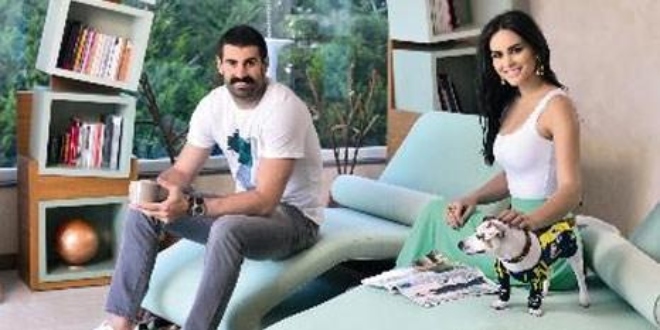 Volkan Demirel' in Eşinden Çamaşırsız 'Tersim Pis' Pozu!...