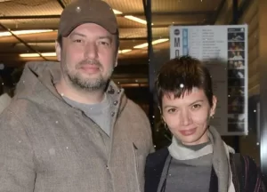 Okan Okan Yalabık İle Ezgi Ayvalı.