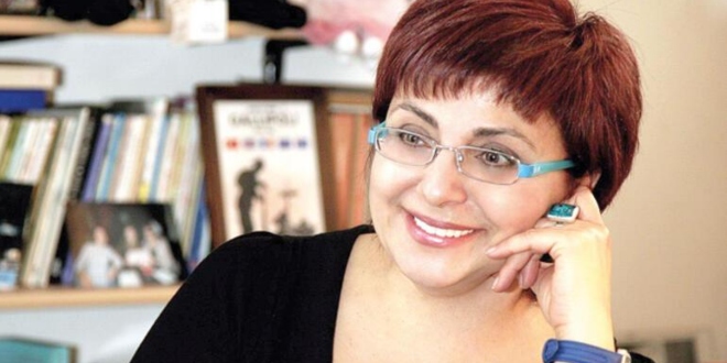 Buket Uzuner: Çok Gezen Anlamayı Öğrenir