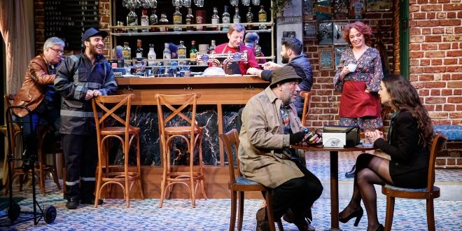 Biletleri Hızla Tükenen 'Taksim' Nisan'da Baba Sahnede