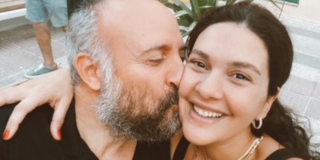 Bergüzar Korel ve Halit Ergenç' in Otobüs Maceraları Gülümsetti...