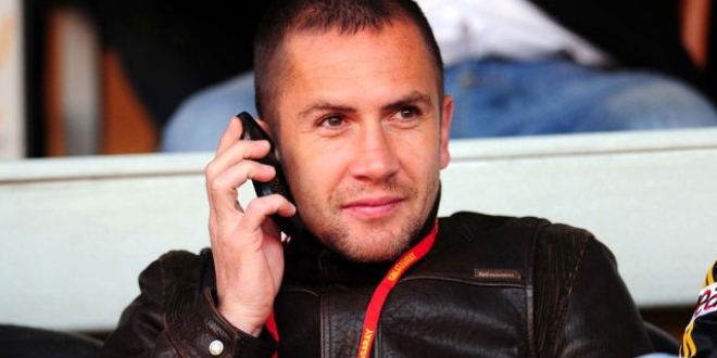 Flaş Haber!...Emre Aşık’ ın 20 Yaş Küçük Sevgilisi Bakın Hangi Sosyetik Güzel Çıktı!...