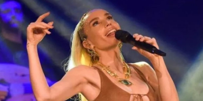 Gülşen’den Sakızlı Poz