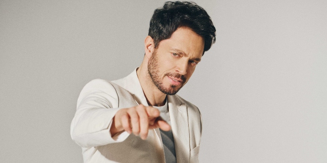 Murat Boz Kendini Güncelleyerek Döndü.