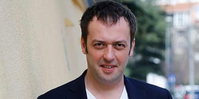 Okan Yalabık Dört Yıldır Aşk Yaşadığı Sevgilisi İle İlk Kez Görüntülendi...