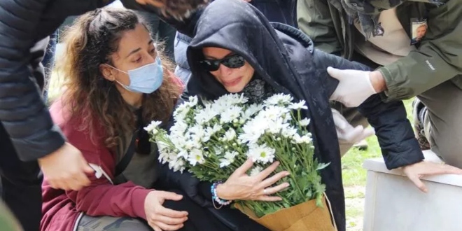 Seray Sever Babasına Gözyaşlarıyla Veda Etti...