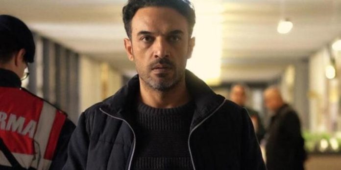 Eren Metin Müdürün Bir Şeyler Sakladığını Anlıyor