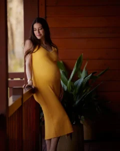 Başak Dizer' in Karnı Burnunda Pozları