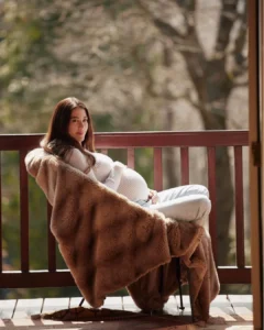 Başak Dizer' in Karnı Burnunda Pozları