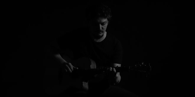 Emre Çakmakoğlu’ndan Rock Esintili Yeni Şarkı