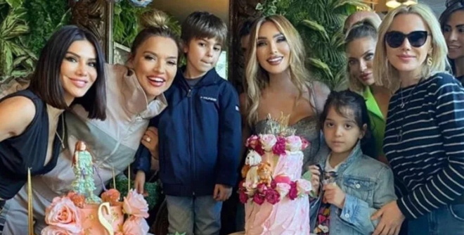 Demet Akalın Kendini Tanıyamadı!