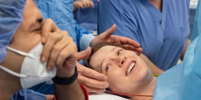 Ece Çeşmioğlu'nun Doğum Fotoğrafları Ortaya Çıktı