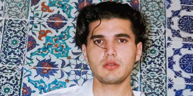 Emir Taha’nın “Kalp Çare Arar” Şarkısının Akustik Performans Videosu Yayında