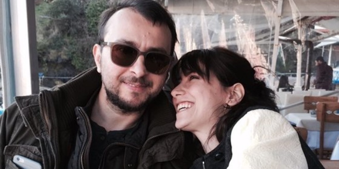 Hazal Kaya Eşi Ali Atay' ın Doğumgününde Adeta Aşkını Haykırdı!...