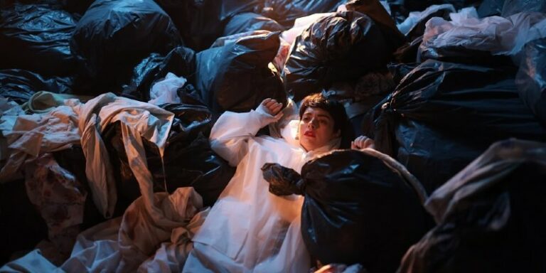 Masumlar Apartmanı 68. Bölüm Fragmanı Yayınlandı Mı? Safiye Yaşadığı Tramvayı Atlatabilecek Mi?