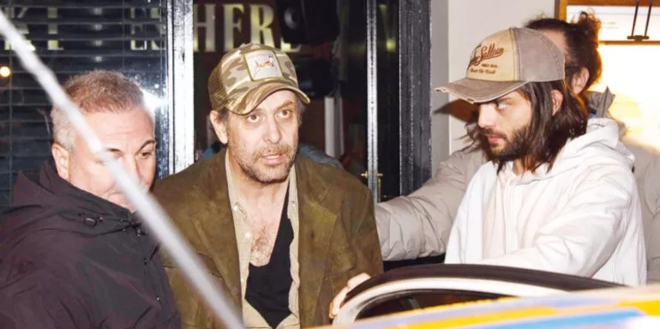 Kör Kütük Sarhoş Olan Nejat İşler Yerden Kalkamadı!