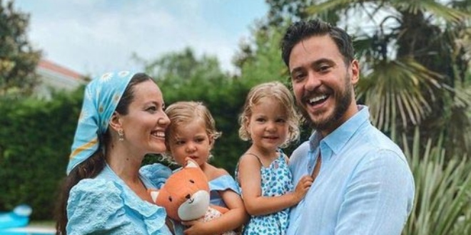 Pelin Akil Yeni Yaşını Ailesiyle Kutladı