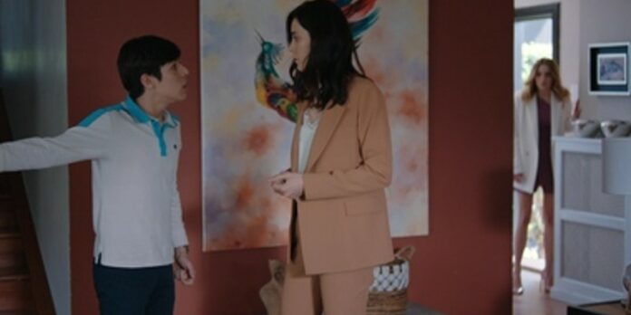 Derin Ali'yle Asya'nın Konuşmalarını Duyuyor