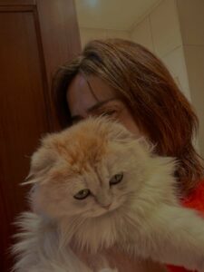 Kedisini Boyayan Yıldız Tilbe