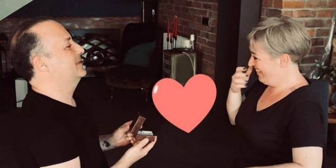 Tolga Çevik’ten Eşi Özge Çevik’e Evlenme Teklifi