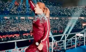 Demet Akalın 'ın Trabzonspor Taraftarına Büyük Jesti