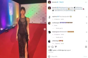 Berrak Tüzünataç Transparan