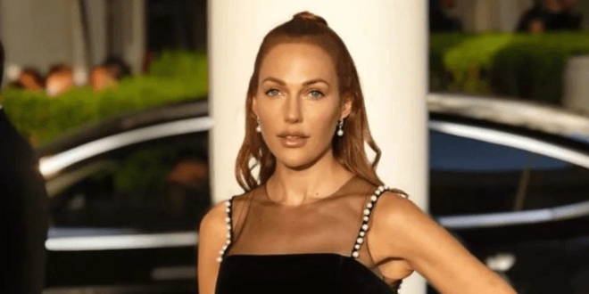 Adriana Lima ile Meryem Uzerli Cannes 'te Kırmızı Halıda Birlikte Poz Verdi...