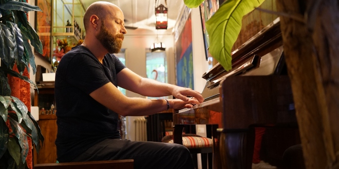 Piyano Ritimlerinin Ambient Tarza Karıştığı Maxi Single: “Shelter in the Forest”