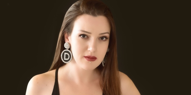 Ebru Gündeş'le Yola Çıkan Duygu Sayar'ın Hedefi Zirve