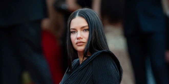 Hamile Adriana Lima Cannes Film Festivalinin 2. Gününe Damgasını Vurdu...