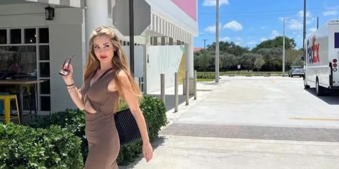 Mini Elbiseli Pozunu Paylaşan Petek Dinçöz Gençlere Taş Çıkarttı...