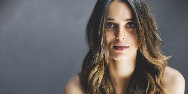 Oyuncu Bestemsu Özdemir Yaza İp Bikinisiyle Merhaba Dedi...