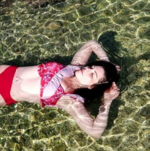 Pelin Öztekin Bikinili