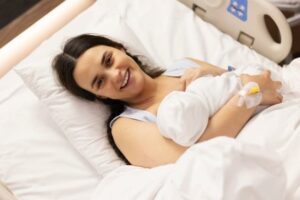 Hande Soral 'dan Aile Pozu