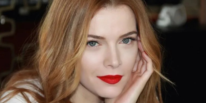 Begüm Kütük Pantolonunu Düşürdü!