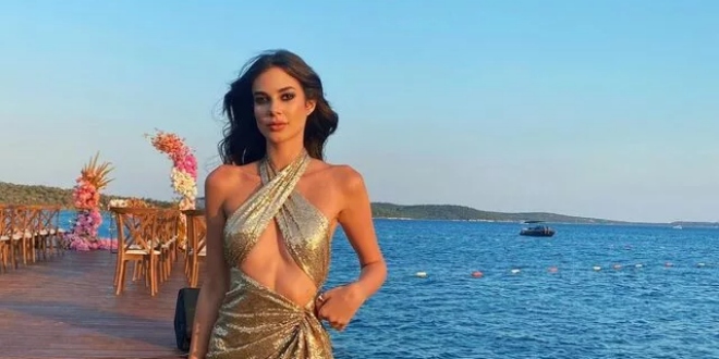 Deren Talu Bikinisiyle Kamera Karşısına Geçti