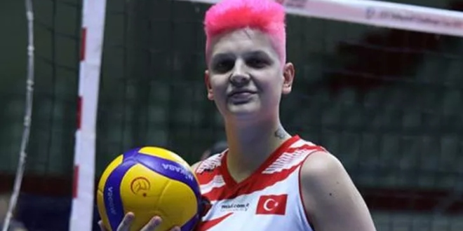 Ebrar Karakurt Homofobik Yoruma Sessiz Kalmadı!...