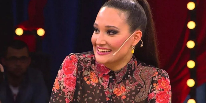 Gupse Özay Hamile Olarak İlk Kez Poz Verdi