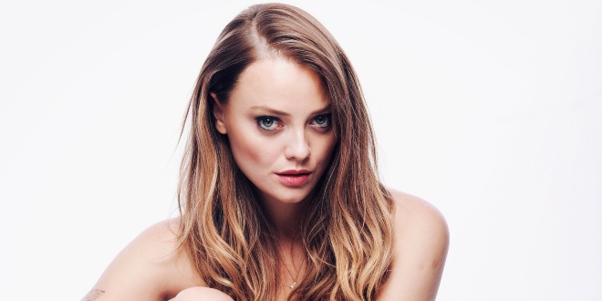 Güzel Oyuncu Hülya Diken İlk Yerli İçeçeğimizin Reklam Yüzü Seçildi...