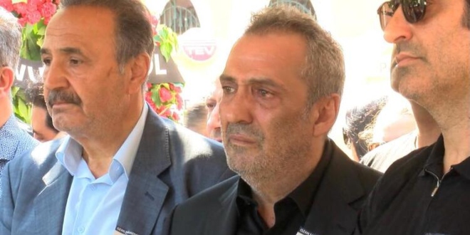 Merhum Annesi İçin Tören Düzenlenen Yavuz Bingöl: 