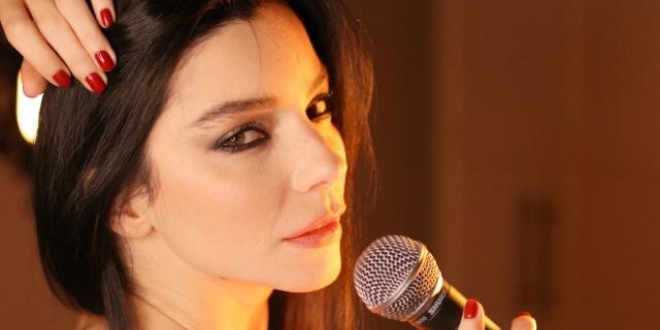 Merve Boluğur 'un Sütyensiz Pozuna Adeta Yorum Yağdı...